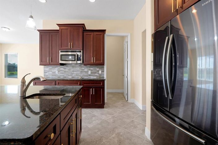 Image No.19-5 Bed House for sale