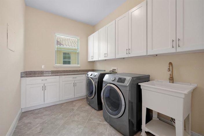 Image No.40-5 Bed House for sale