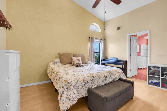 Image No.10-4 Bed House for sale