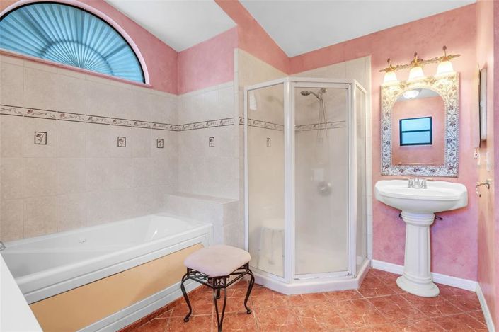 Image No.13-4 Bed House for sale