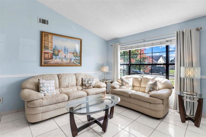 Image No.2-4 Bed House for sale