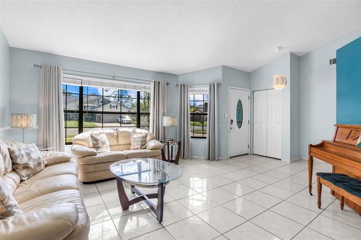 Image No.3-4 Bed House for sale