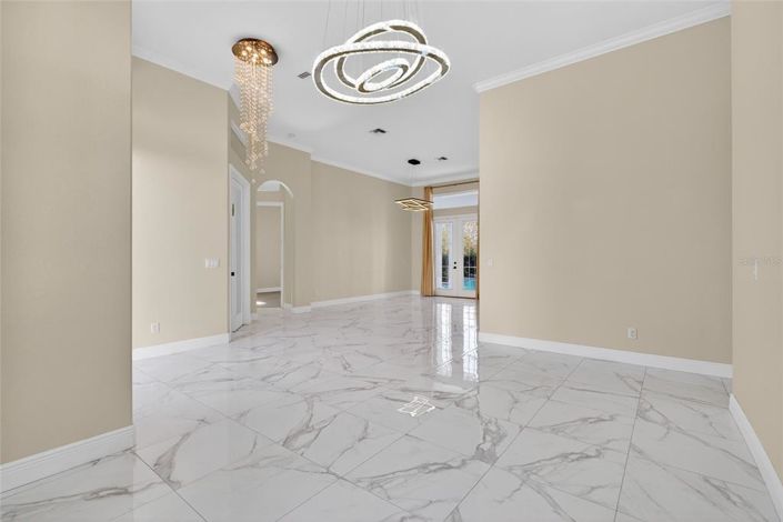 Image No.15-5 Bed House for sale