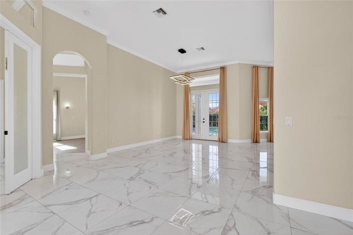 Image No.17-5 Bed House for sale