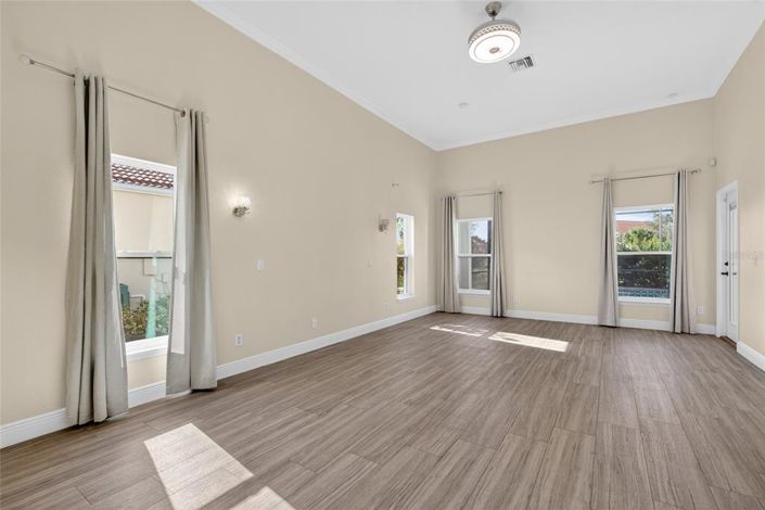 Image No.30-5 Bed House for sale