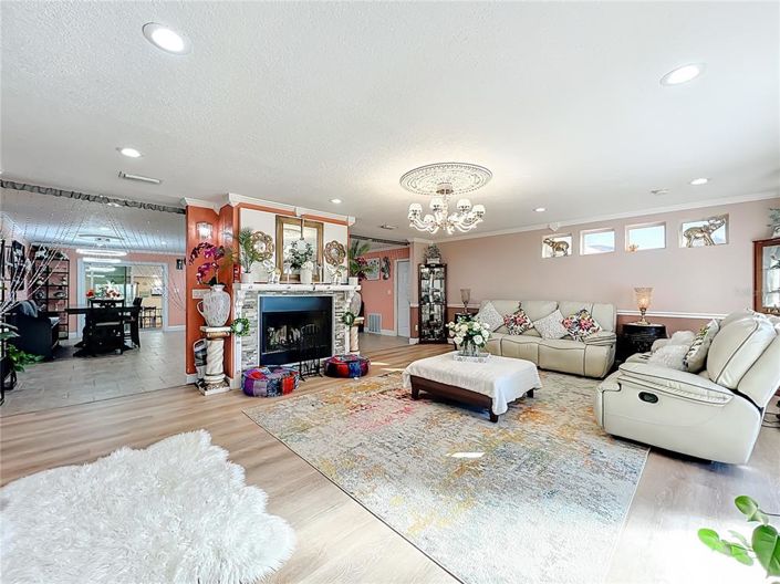 Image No.10-3 Bed House for sale