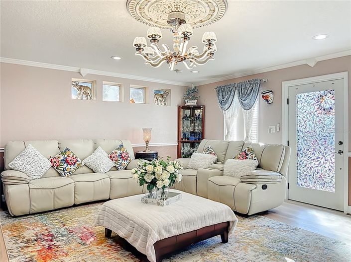 Image No.11-3 Bed House for sale