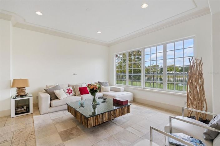 Image No.11-6 Bed House for sale