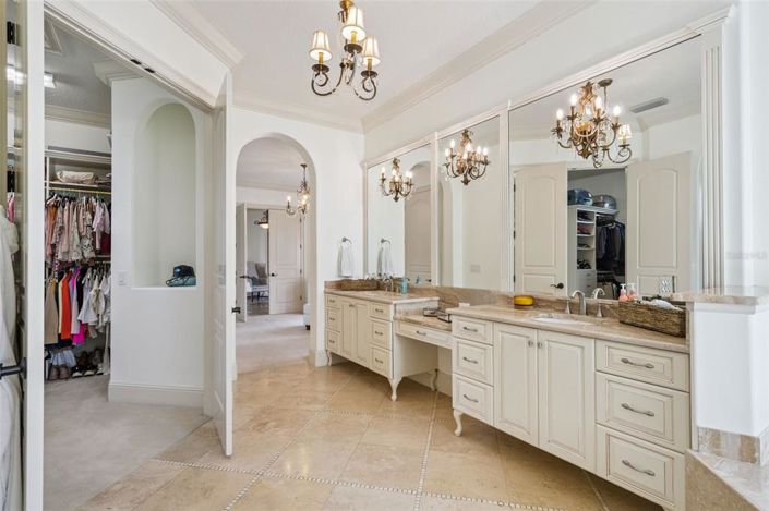 Image No.27-6 Bed House for sale