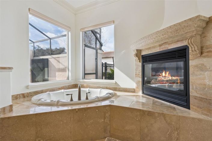 Image No.28-6 Bed House for sale