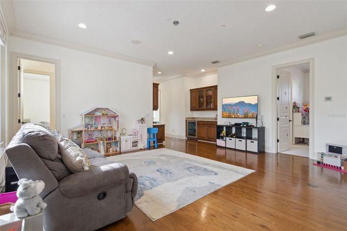 Image No.33-6 Bed House for sale