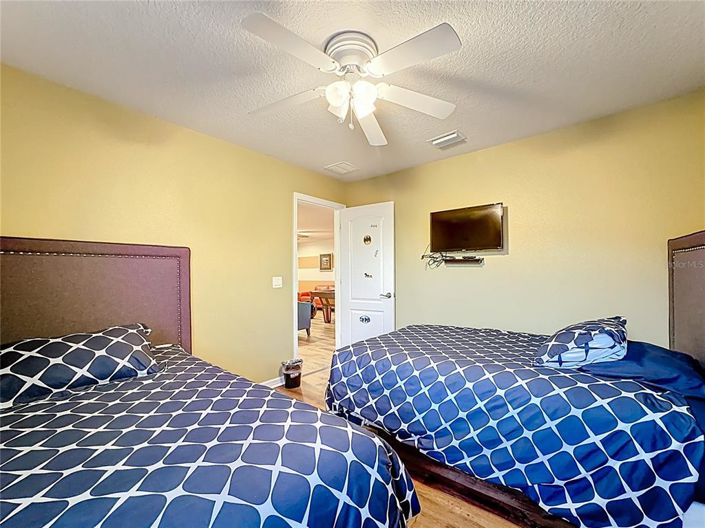 Image No.33-8 Bed House for sale