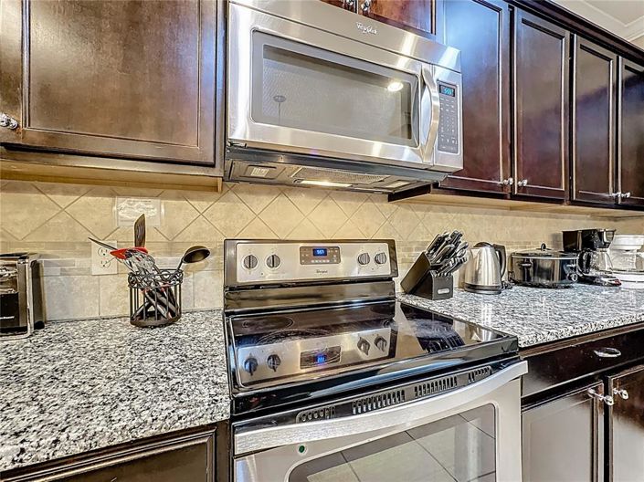 Image No.9-8 Bed House for sale