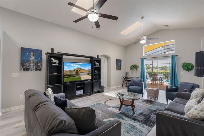 Image No.11-5 Bed House for sale