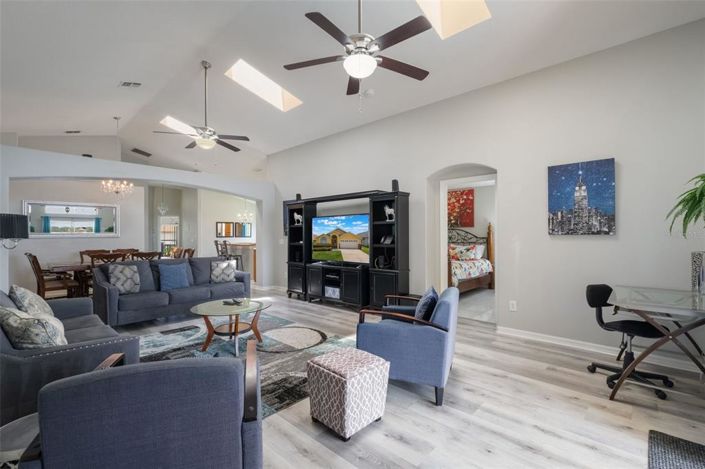 Image No.12-5 Bed House for sale