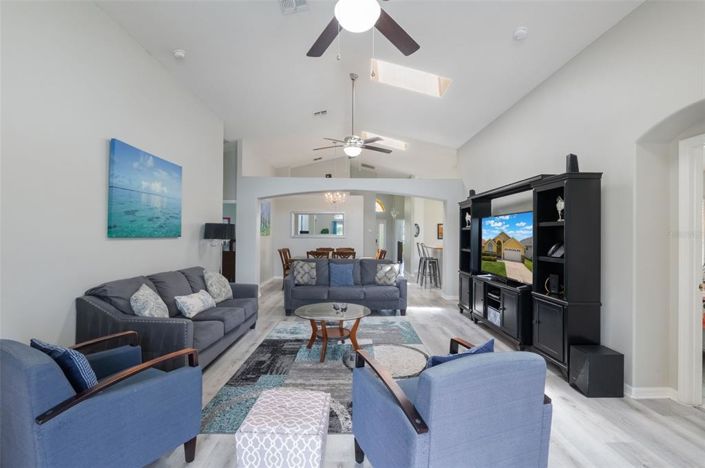 Image No.13-5 Bed House for sale