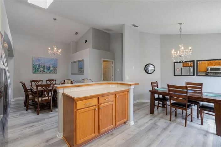 Image No.7-5 Bed House for sale