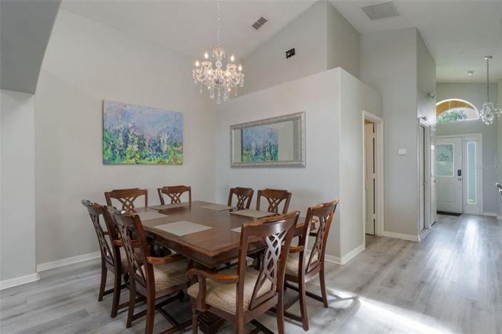 Image No.8-5 Bed House for sale