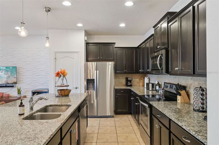 Image No.14-5 Bed Townhouse for sale