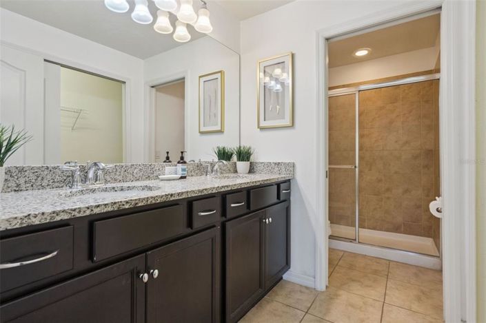 Image No.32-5 Bed Townhouse for sale