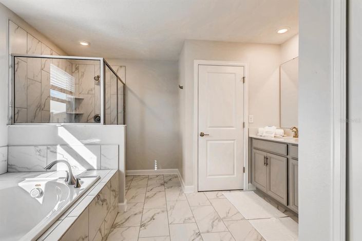 Image No.17-6 Bed House for sale