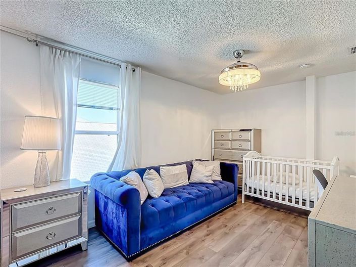 Image No.37-5 Bed House for sale