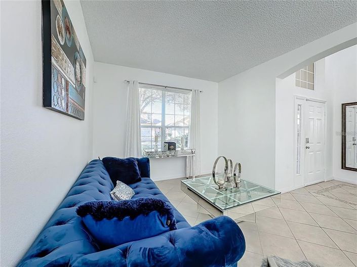 Image No.6-5 Bed House for sale