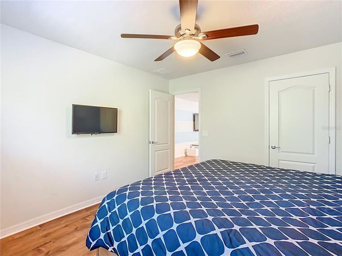 Image No.34-6 Bed House for sale