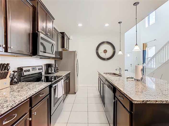 Image No.8-6 Bed House for sale