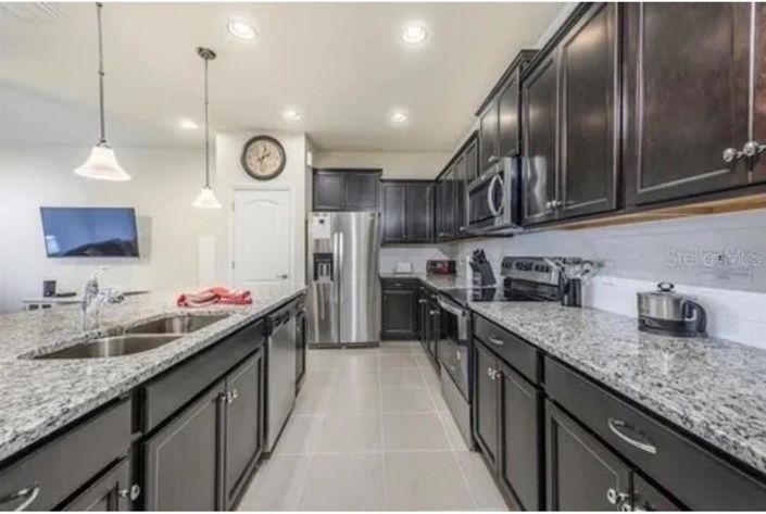 Image No.5-5 Bed Townhouse for sale