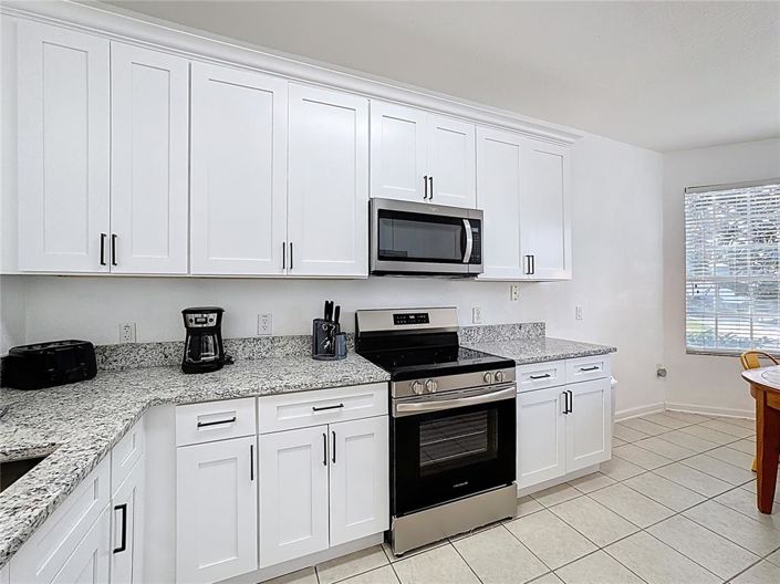 Image No.8-5 Bed House for sale