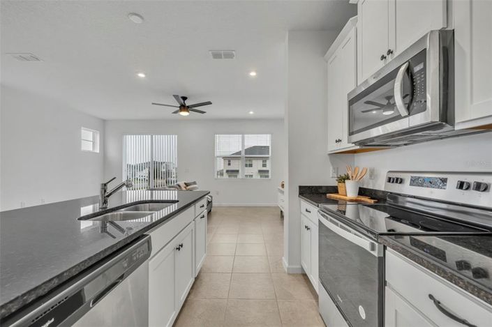 Image No.17-3 Bed Townhouse for sale