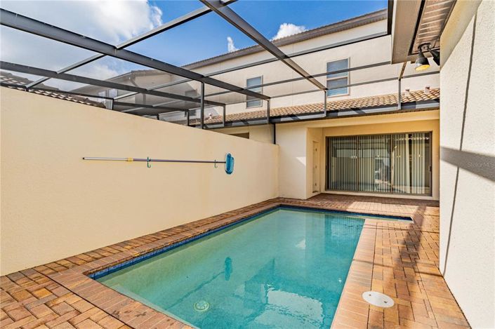 Image No.10-4 Bed Townhouse for sale