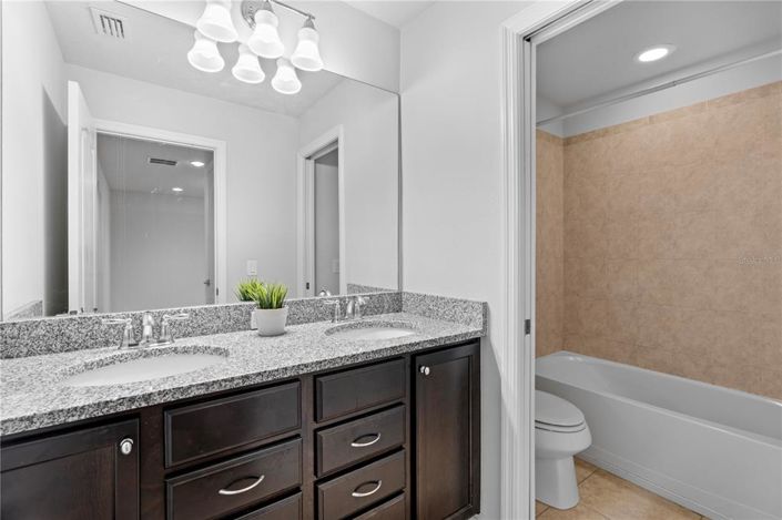 Image No.20-4 Bed Townhouse for sale