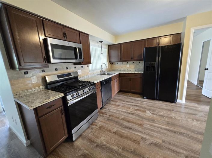 Image No.18-4 Bed House for sale