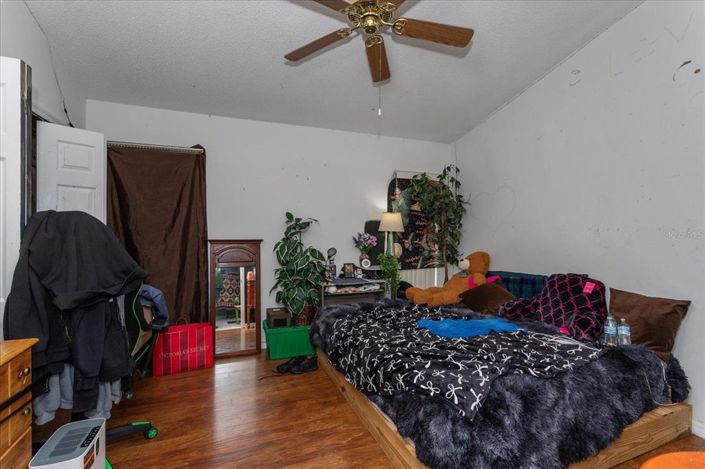 Image No.10-5 Bed House for sale