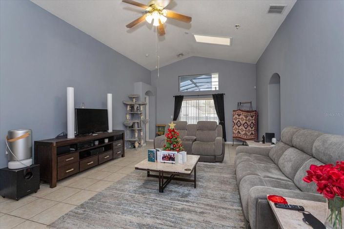 Image No.3-5 Bed House for sale