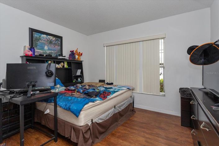 Image No.7-5 Bed House for sale