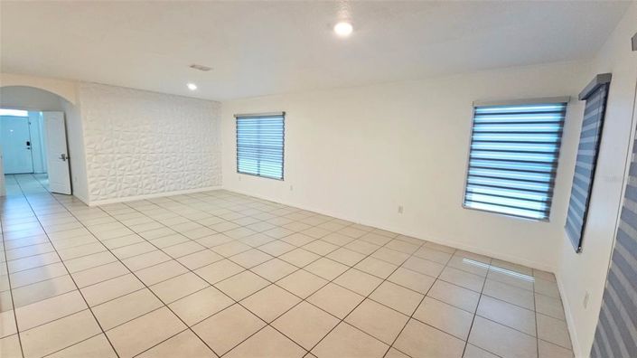 Image No.17-4 Bed House for sale