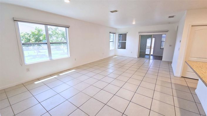 Image No.18-4 Bed House for sale