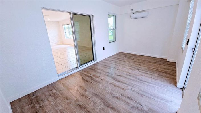 Image No.20-4 Bed House for sale