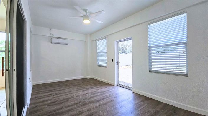 Image No.21-4 Bed House for sale