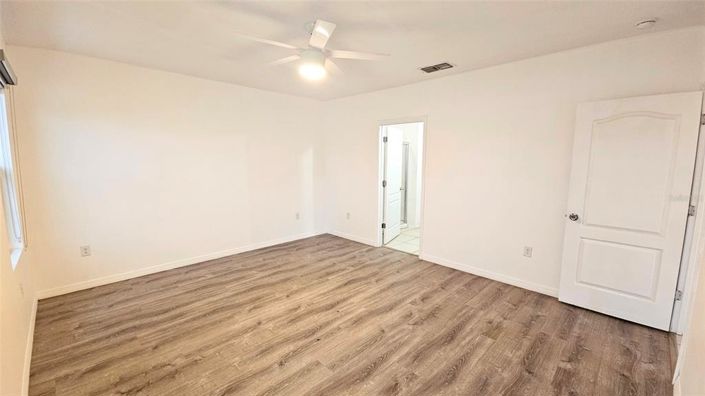 Image No.24-4 Bed House for sale