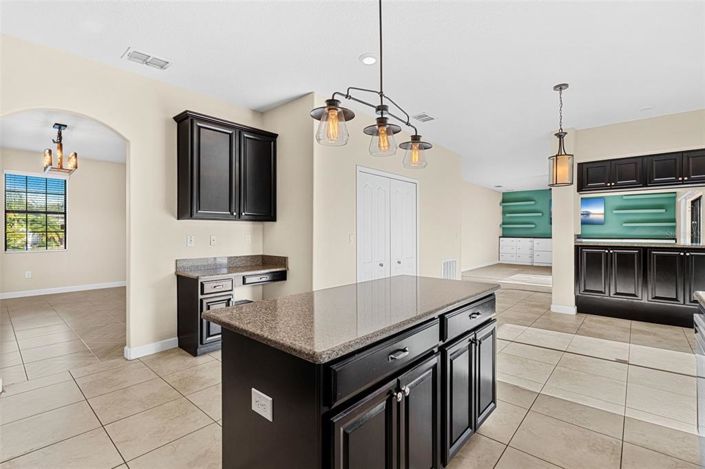 Image No.12-5 Bed House for sale