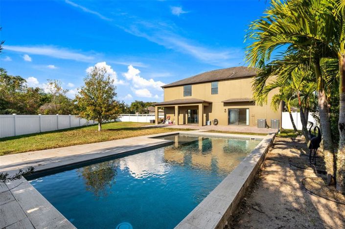 Image No.2-5 Bed House for sale