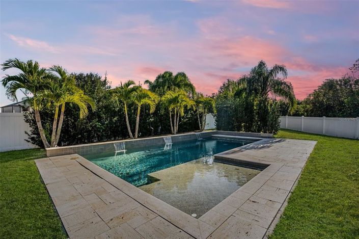 Image No.3-5 Bed House for sale