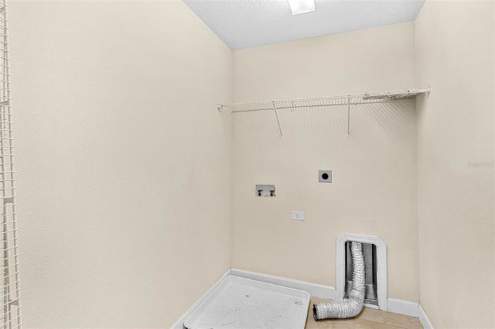 Image No.30-5 Bed House for sale