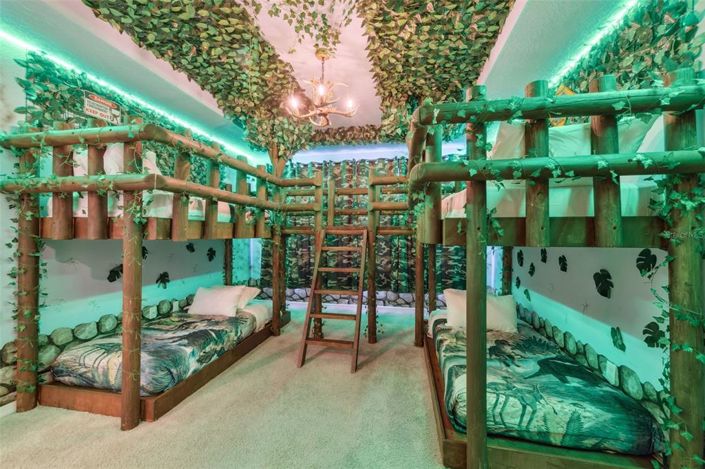 Image No.10-6 Bed House for sale