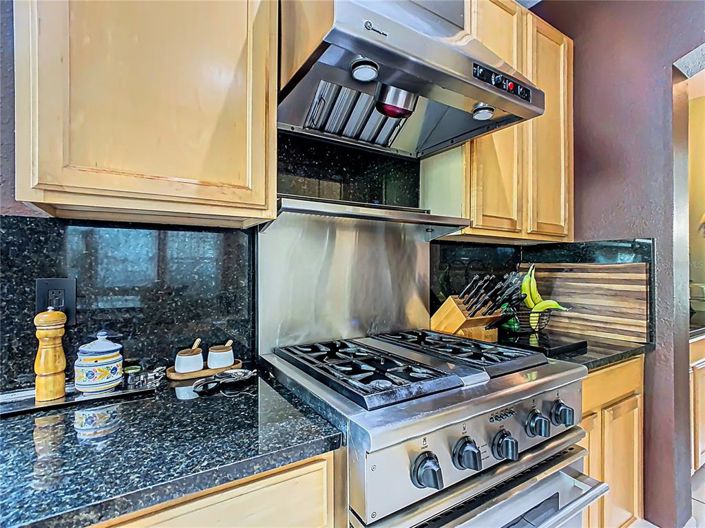 Image No.42-6 Bed House for sale