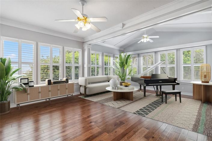 Image No.24-5 Bed House for sale